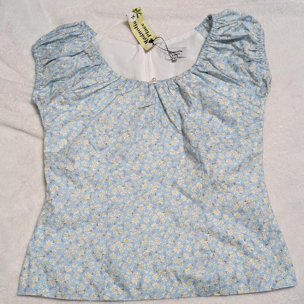 Magnolia Place Light Blue Daisy Top in XL